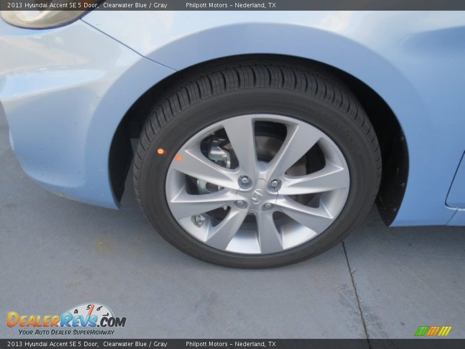 2013 Hyundai Accent SE 5 Door Clearwater Blue / Gray Photo #10