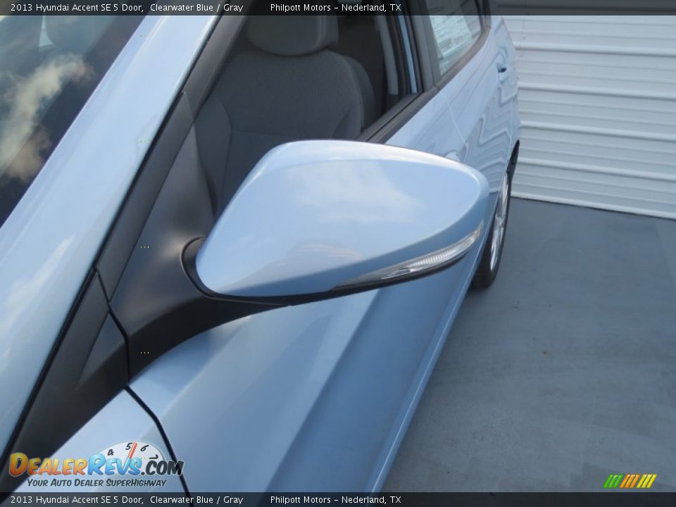 2013 Hyundai Accent SE 5 Door Clearwater Blue / Gray Photo #11