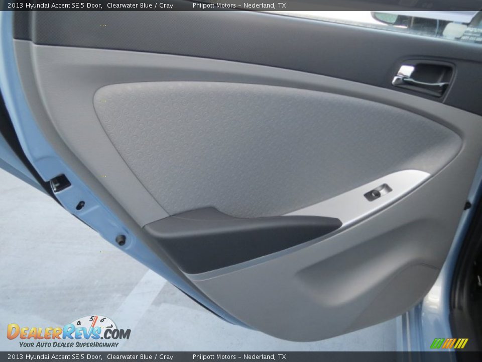 2013 Hyundai Accent SE 5 Door Clearwater Blue / Gray Photo #17
