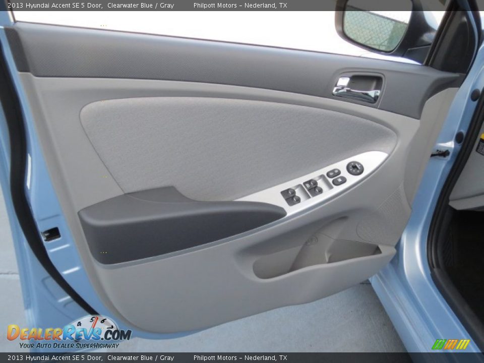 2013 Hyundai Accent SE 5 Door Clearwater Blue / Gray Photo #19