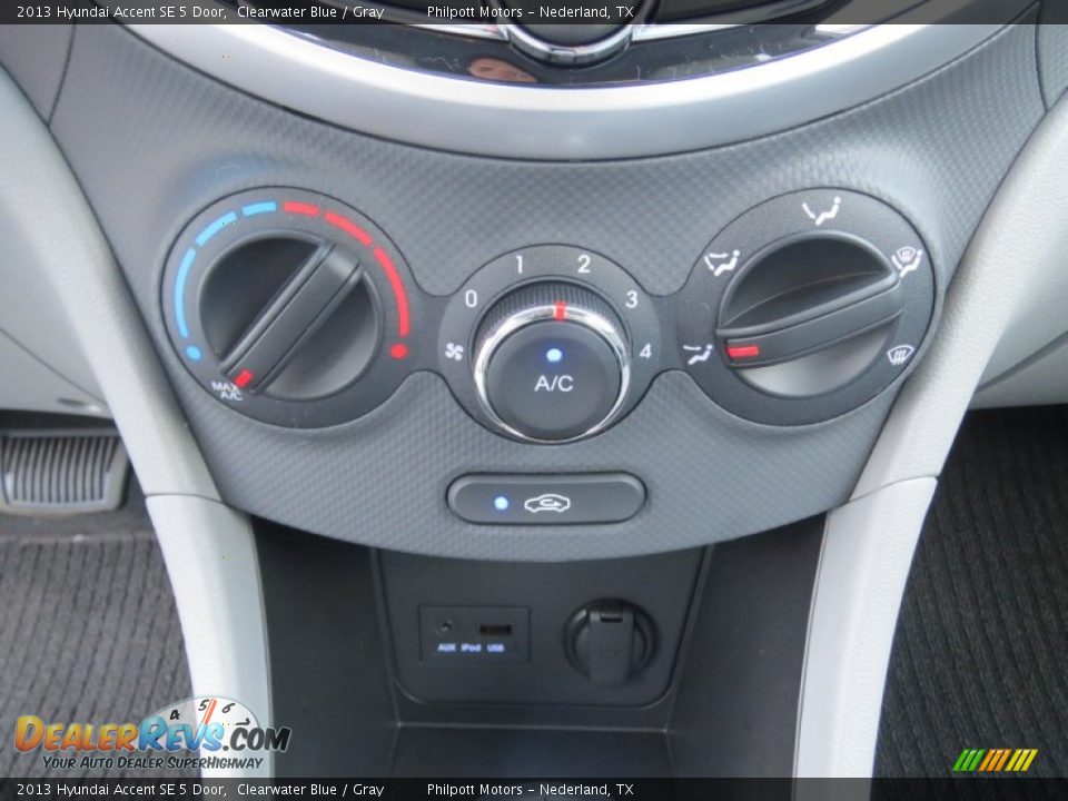 2013 Hyundai Accent SE 5 Door Clearwater Blue / Gray Photo #26