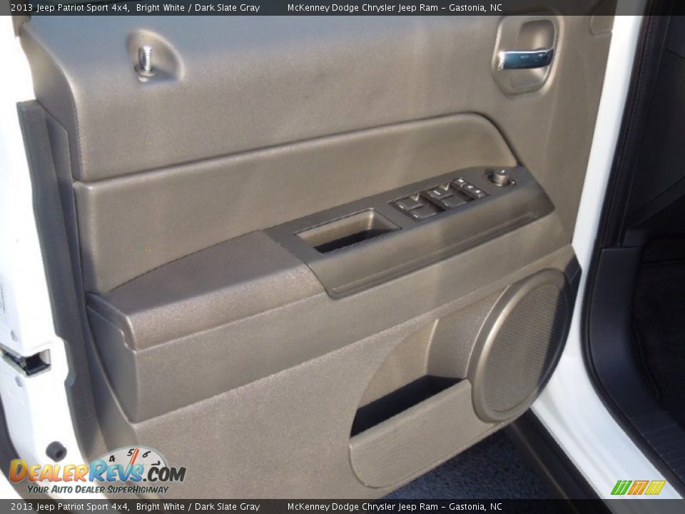 2013 Jeep Patriot Sport 4x4 Bright White / Dark Slate Gray Photo #10