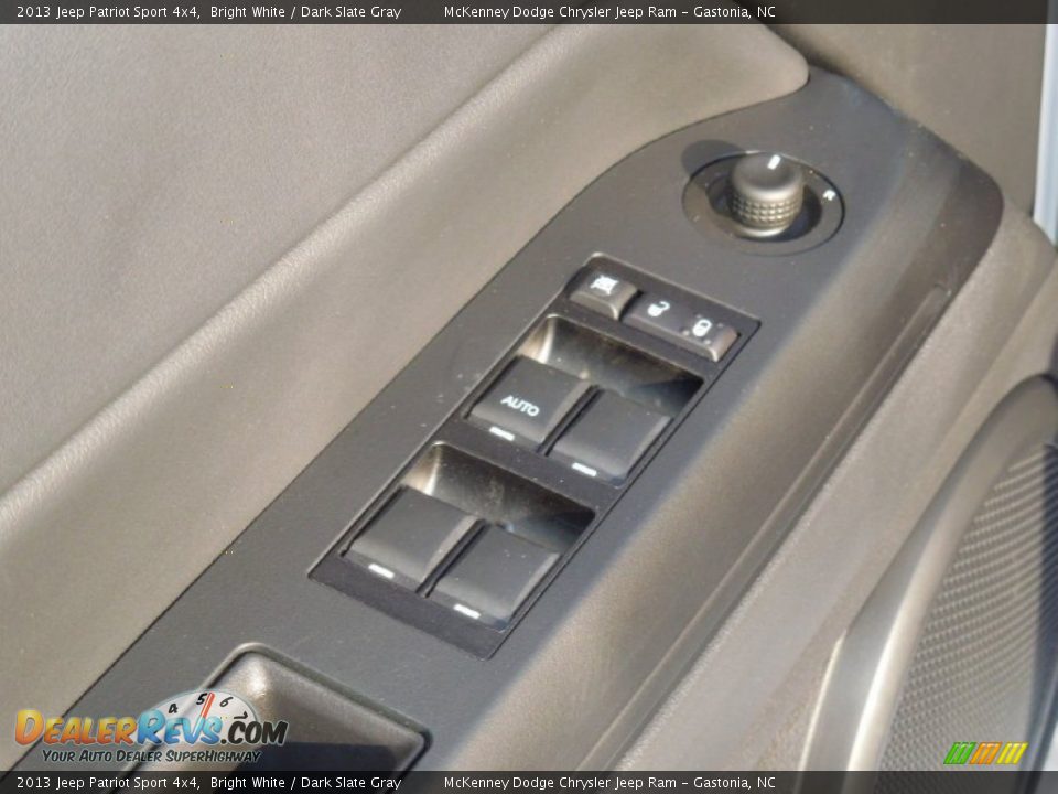 2013 Jeep Patriot Sport 4x4 Bright White / Dark Slate Gray Photo #11