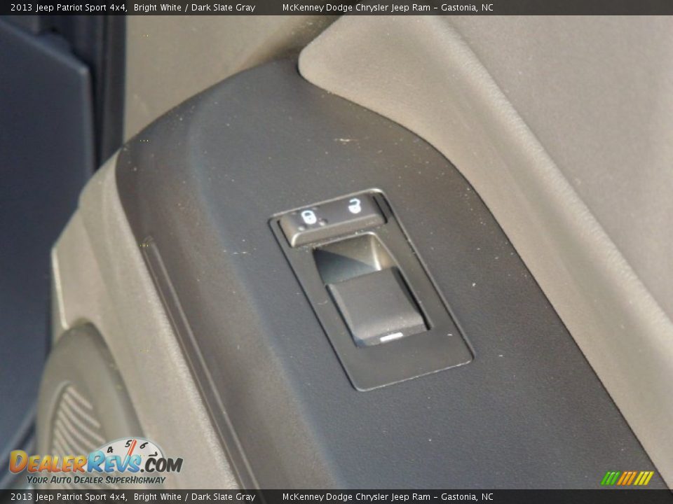 2013 Jeep Patriot Sport 4x4 Bright White / Dark Slate Gray Photo #22