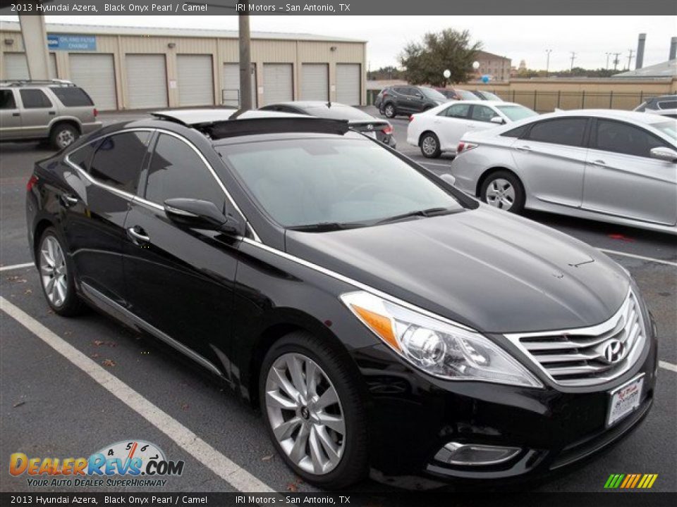 Front 3/4 View of 2013 Hyundai Azera  Photo #2