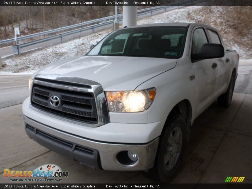 2013 Toyota Tundra CrewMax 4x4 Super White / Graphite Photo #5