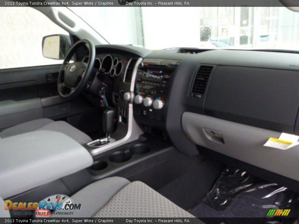 2013 Toyota Tundra CrewMax 4x4 Super White / Graphite Photo #9