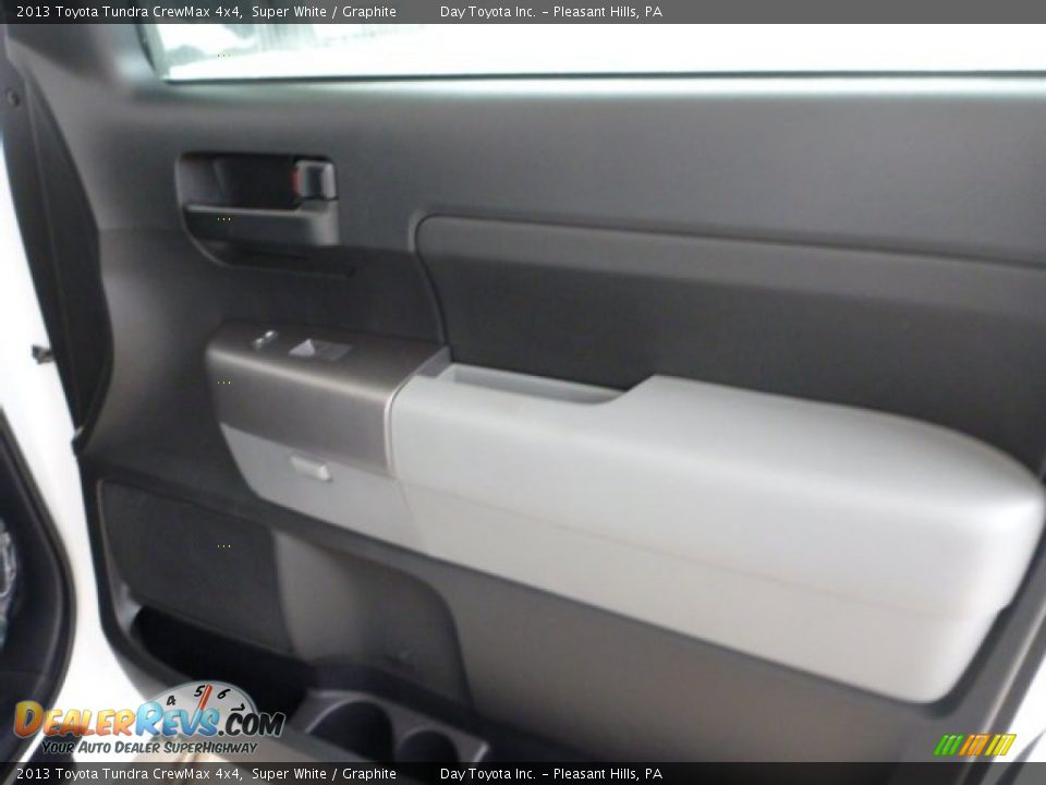 2013 Toyota Tundra CrewMax 4x4 Super White / Graphite Photo #10