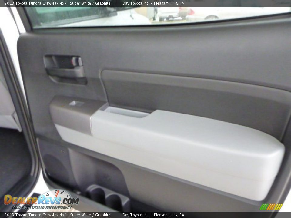 2013 Toyota Tundra CrewMax 4x4 Super White / Graphite Photo #12