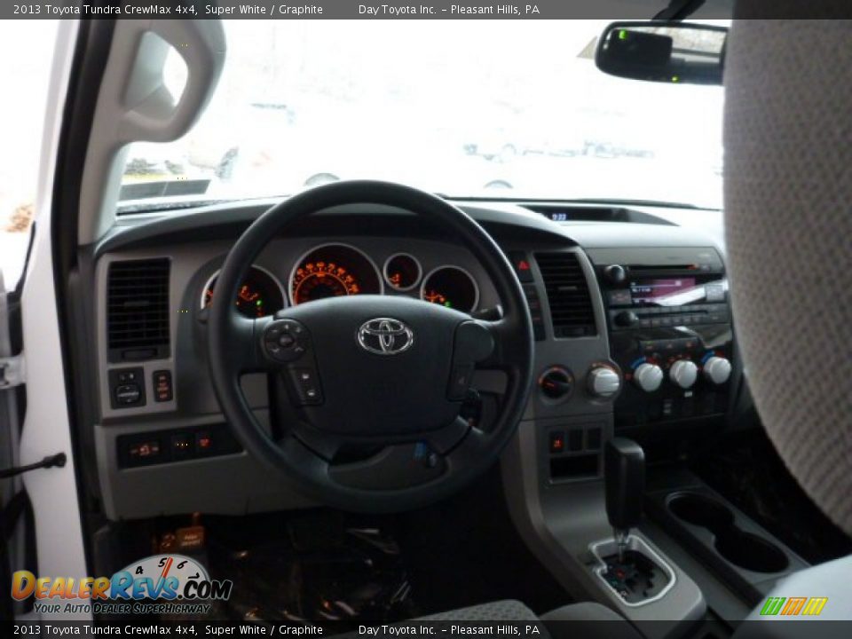 2013 Toyota Tundra CrewMax 4x4 Super White / Graphite Photo #15
