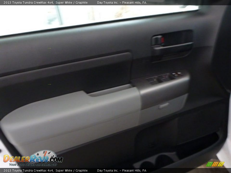 2013 Toyota Tundra CrewMax 4x4 Super White / Graphite Photo #16