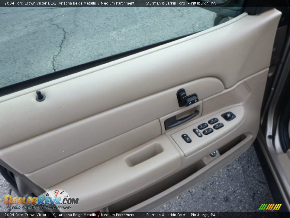 2004 Ford Crown Victoria LX Arizona Beige Metallic / Medium Parchment Photo #11