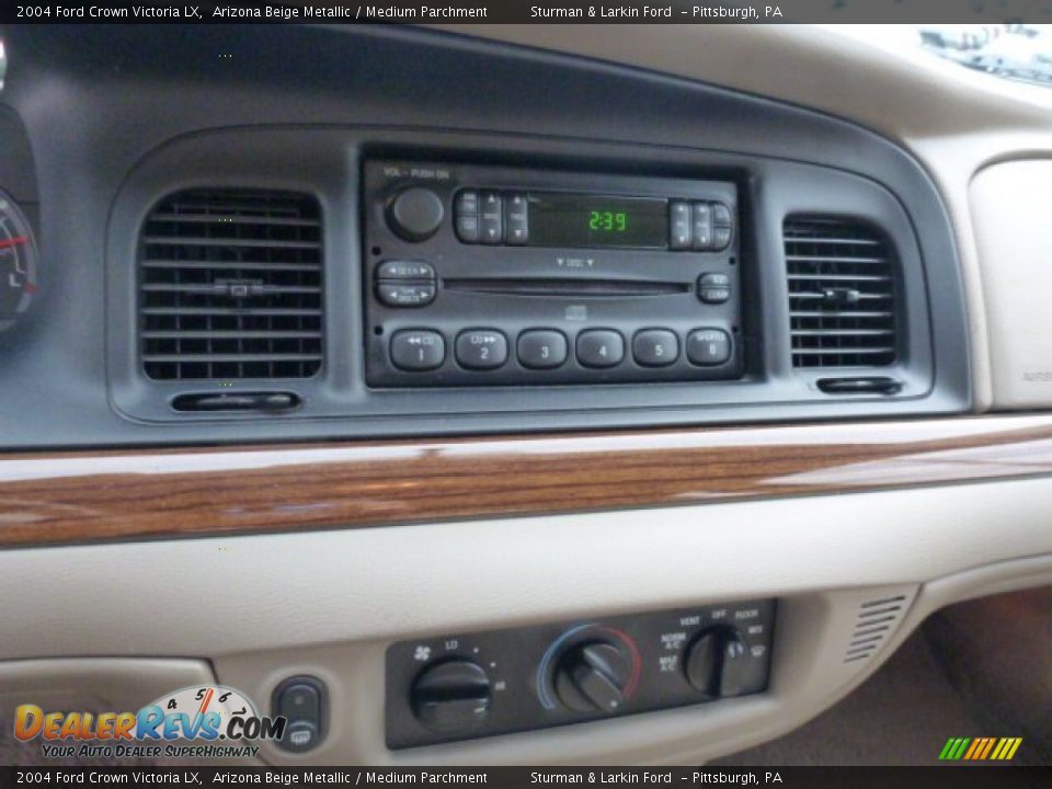 Controls of 2004 Ford Crown Victoria LX Photo #13