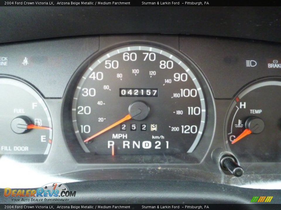 2004 Ford Crown Victoria LX Gauges Photo #14