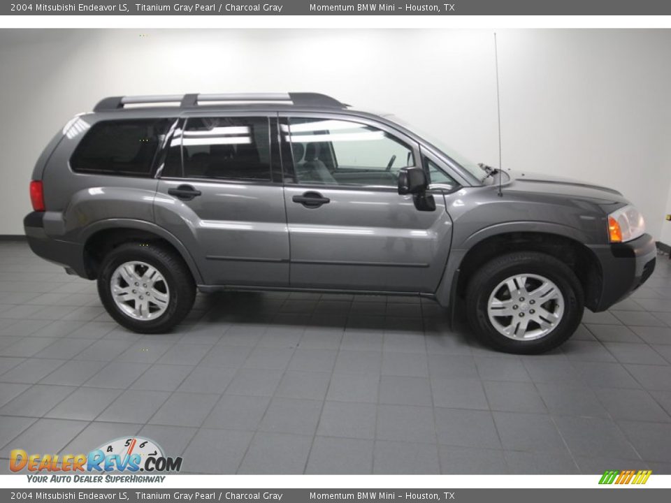 2004 Mitsubishi Endeavor LS Titanium Gray Pearl / Charcoal Gray Photo #8
