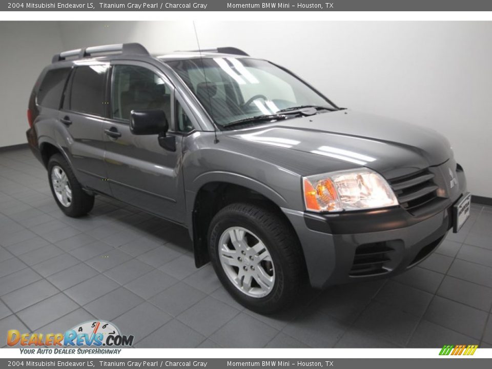 2004 Mitsubishi Endeavor LS Titanium Gray Pearl / Charcoal Gray Photo #9