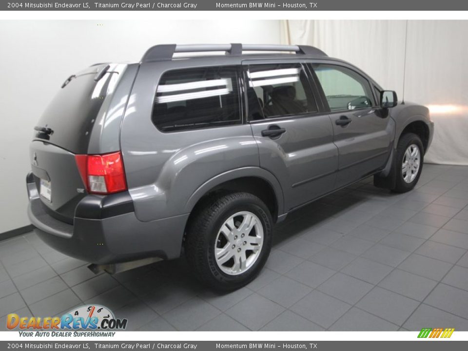 2004 Mitsubishi Endeavor LS Titanium Gray Pearl / Charcoal Gray Photo #11