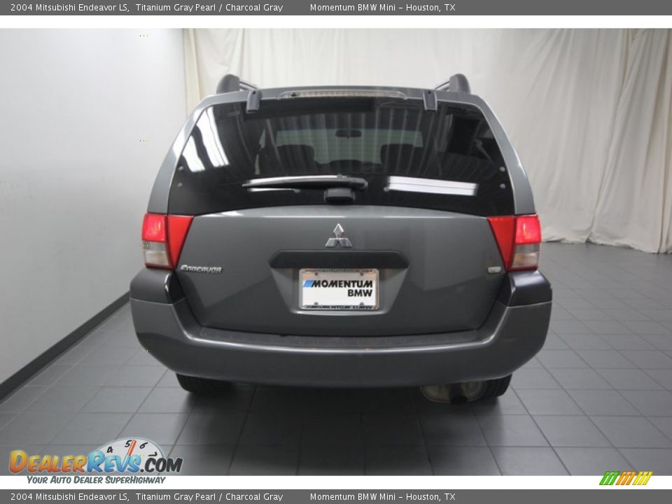 2004 Mitsubishi Endeavor LS Titanium Gray Pearl / Charcoal Gray Photo #12