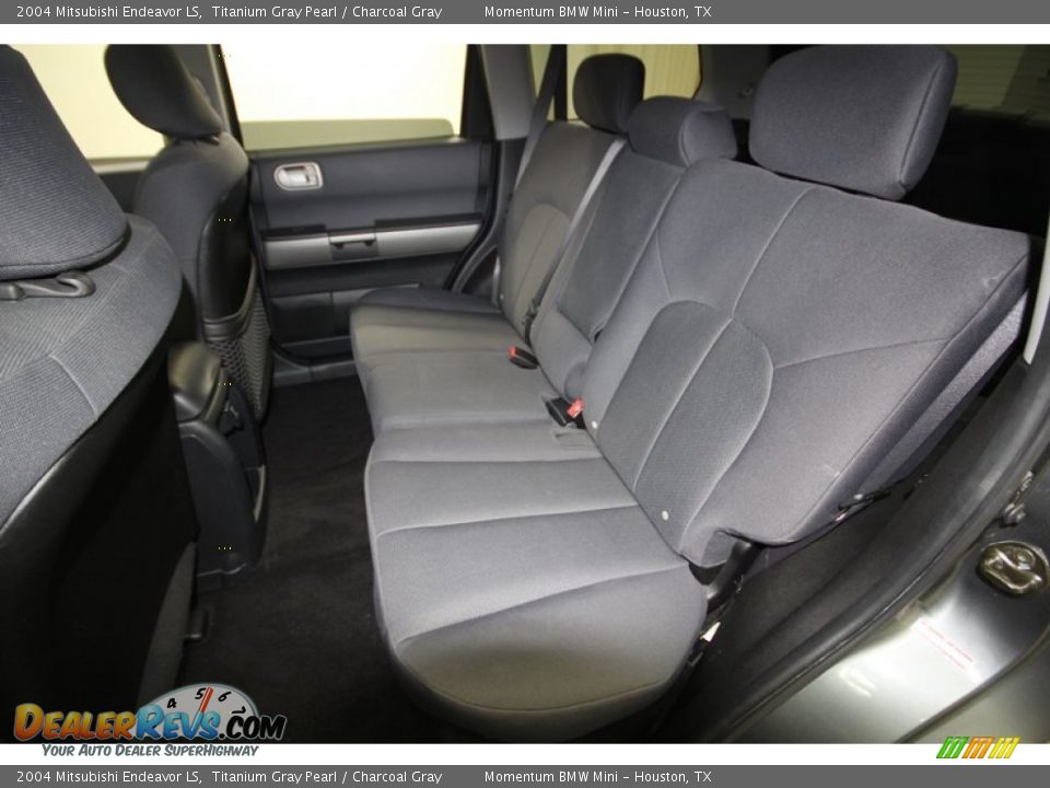 2004 Mitsubishi Endeavor LS Titanium Gray Pearl / Charcoal Gray Photo #13