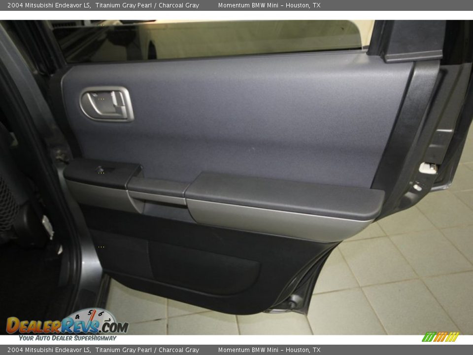 2004 Mitsubishi Endeavor LS Titanium Gray Pearl / Charcoal Gray Photo #16