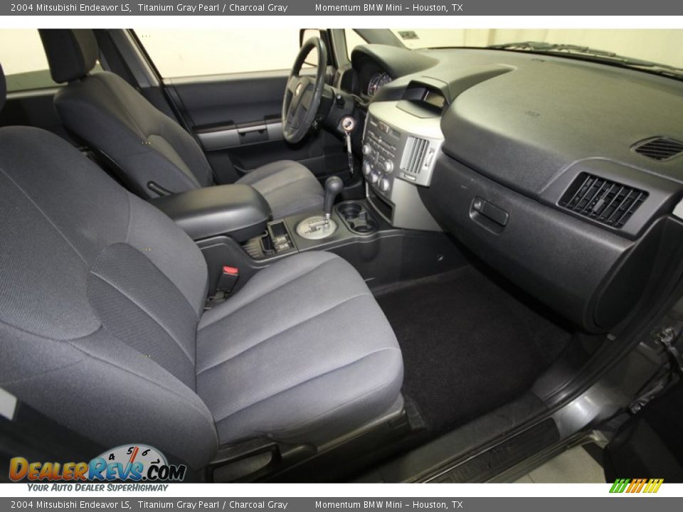 2004 Mitsubishi Endeavor LS Titanium Gray Pearl / Charcoal Gray Photo #18