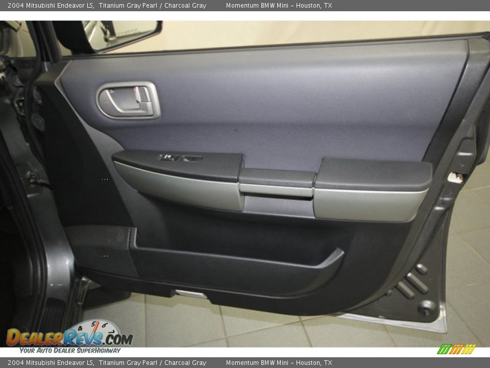 2004 Mitsubishi Endeavor LS Titanium Gray Pearl / Charcoal Gray Photo #19