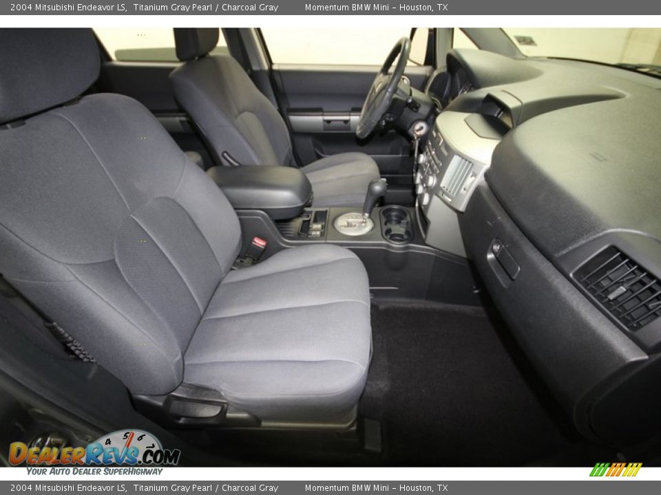 2004 Mitsubishi Endeavor LS Titanium Gray Pearl / Charcoal Gray Photo #20