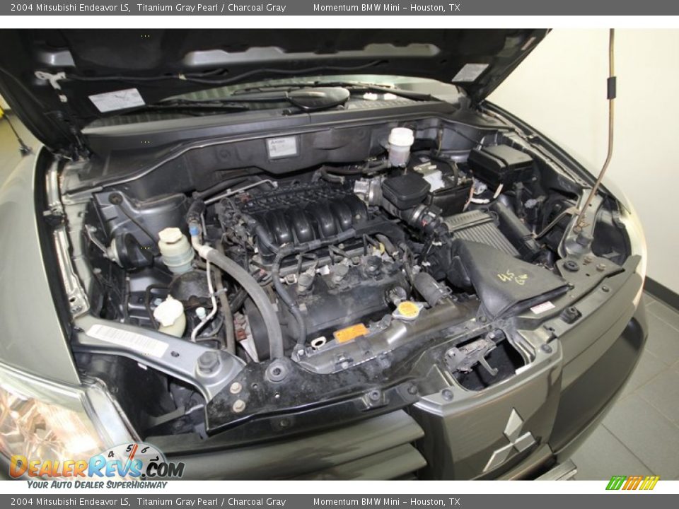 2004 Mitsubishi Endeavor LS Titanium Gray Pearl / Charcoal Gray Photo #21