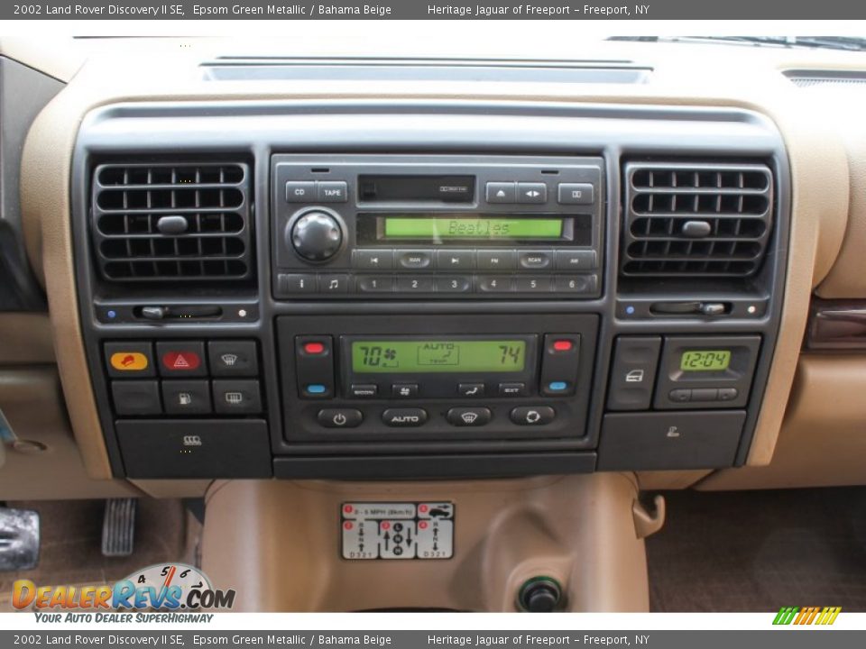 Controls of 2002 Land Rover Discovery II SE Photo #19