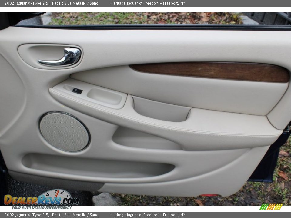 Door Panel of 2002 Jaguar X-Type 2.5 Photo #9