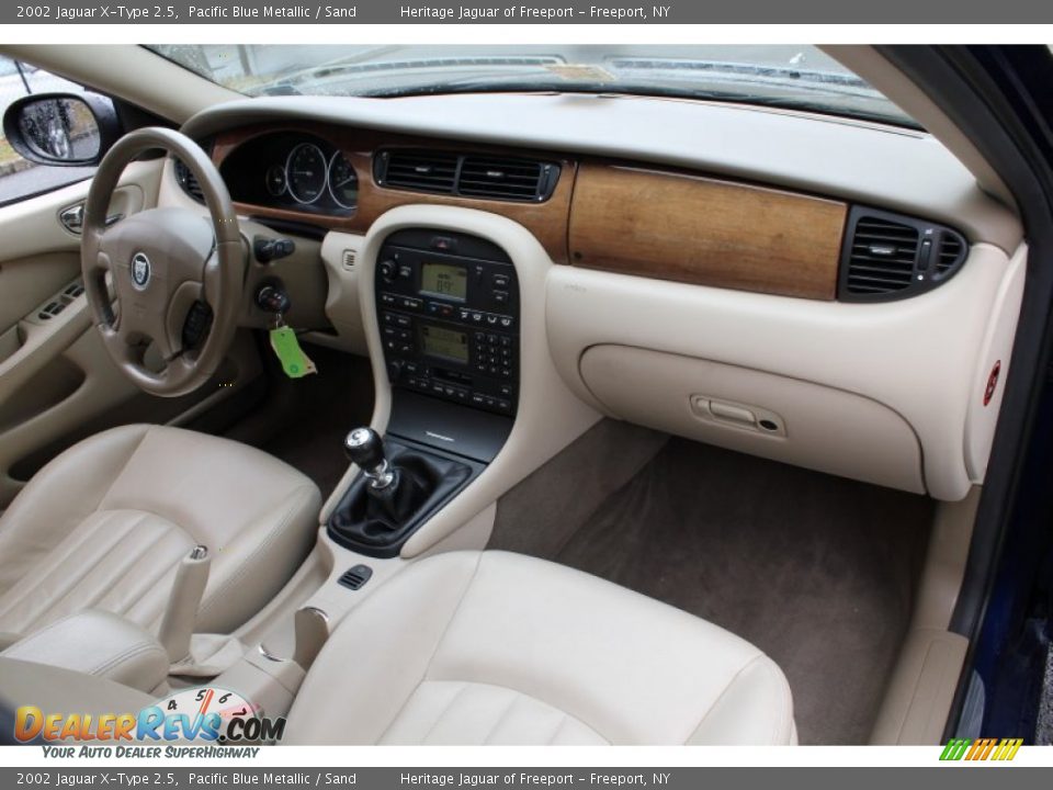 Dashboard of 2002 Jaguar X-Type 2.5 Photo #11