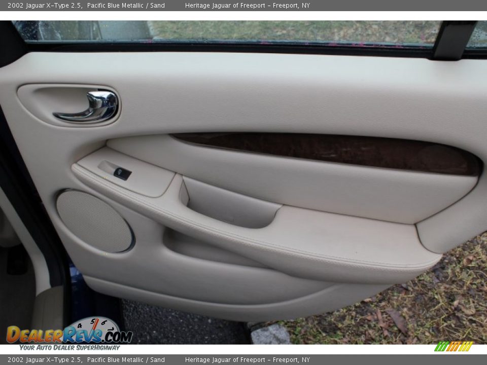 Door Panel of 2002 Jaguar X-Type 2.5 Photo #12