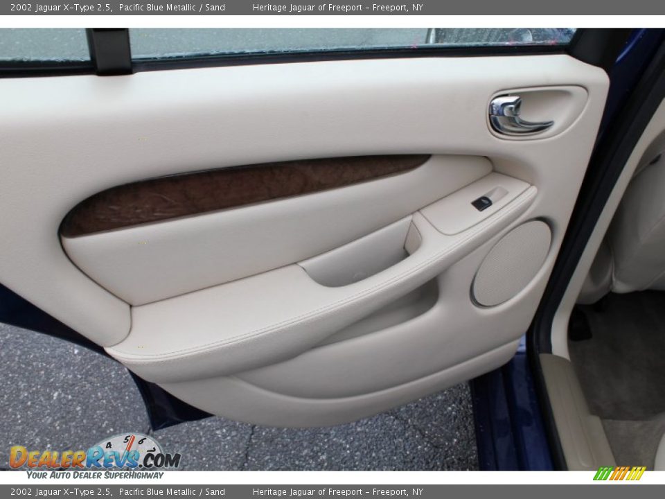 Door Panel of 2002 Jaguar X-Type 2.5 Photo #16