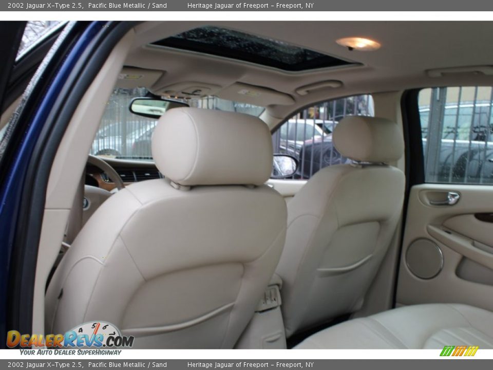 2002 Jaguar X-Type 2.5 Pacific Blue Metallic / Sand Photo #18