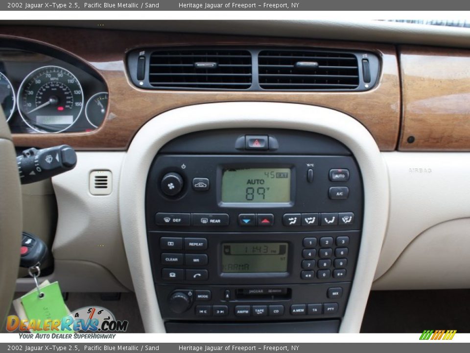 Controls of 2002 Jaguar X-Type 2.5 Photo #21