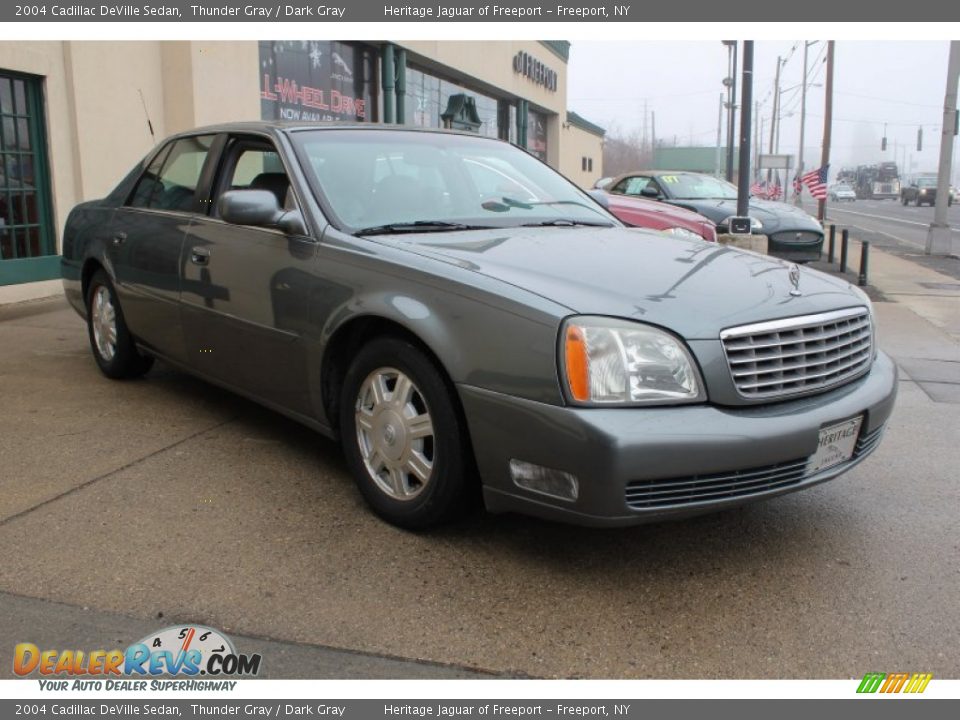 Front 3/4 View of 2004 Cadillac DeVille Sedan Photo #7