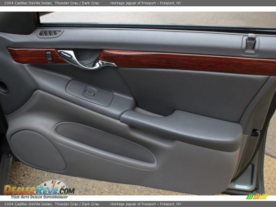 Door Panel of 2004 Cadillac DeVille Sedan Photo #9