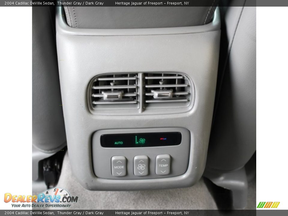 Controls of 2004 Cadillac DeVille Sedan Photo #18