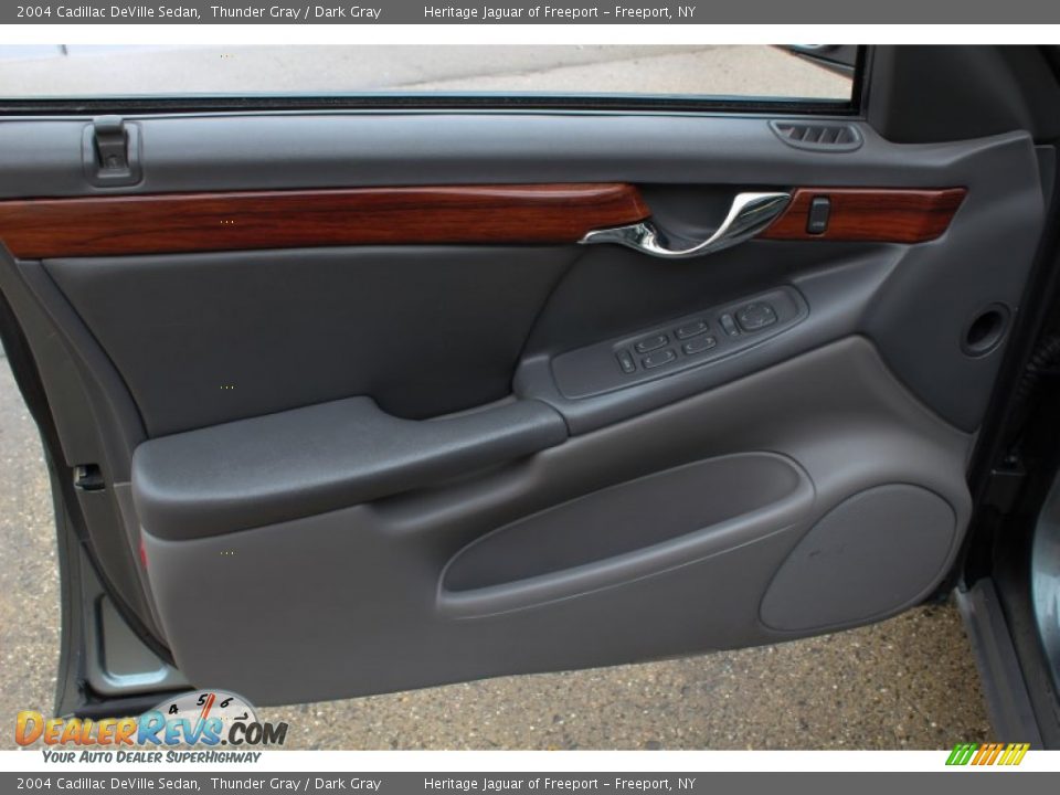 Door Panel of 2004 Cadillac DeVille Sedan Photo #19