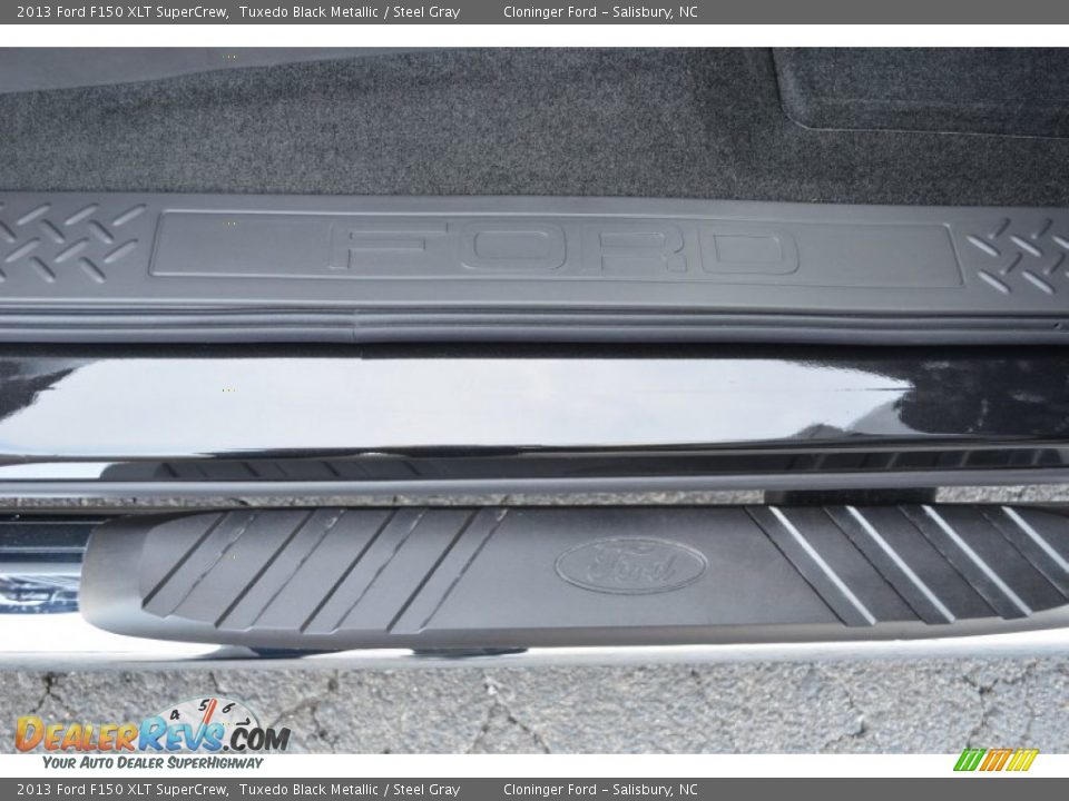 2013 Ford F150 XLT SuperCrew Tuxedo Black Metallic / Steel Gray Photo #18