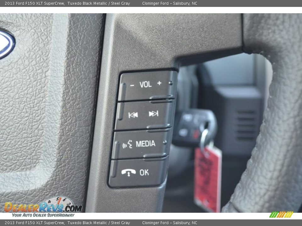 2013 Ford F150 XLT SuperCrew Tuxedo Black Metallic / Steel Gray Photo #32