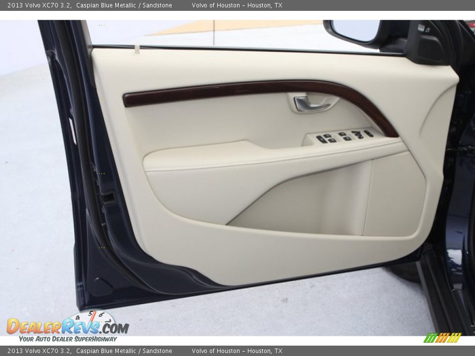 Door Panel of 2013 Volvo XC70 3.2 Photo #10