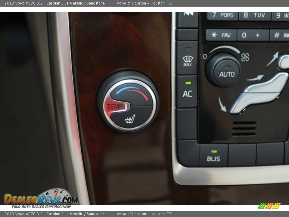 Controls of 2013 Volvo XC70 3.2 Photo #20