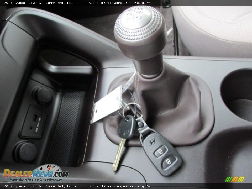 2013 Hyundai Tucson GL Shifter Photo #9