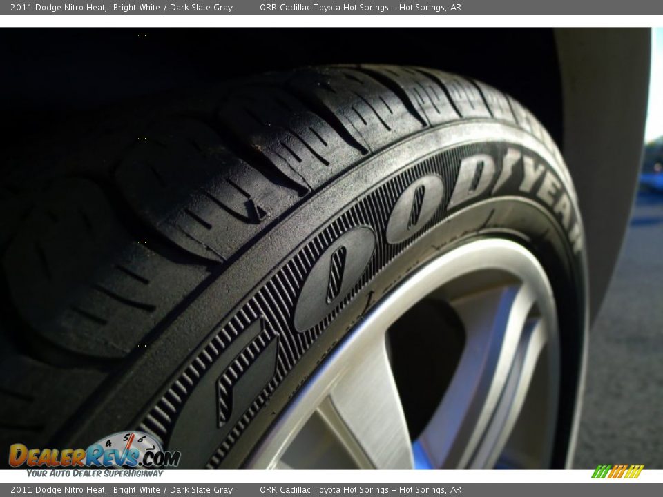 2011 Dodge Nitro Heat Bright White / Dark Slate Gray Photo #19