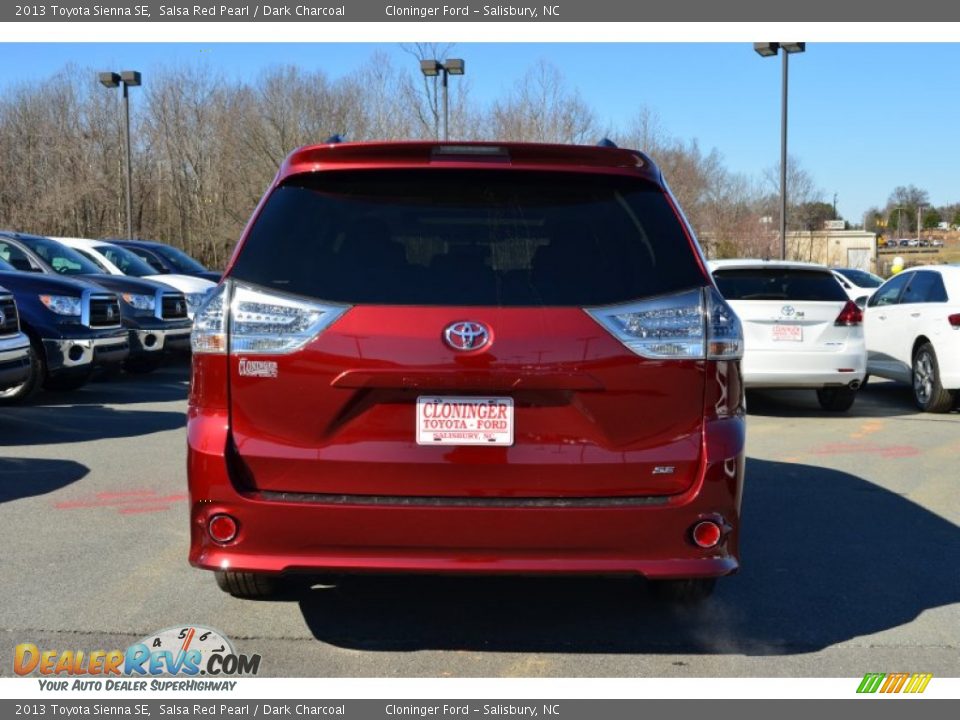 2013 Toyota Sienna SE Salsa Red Pearl / Dark Charcoal Photo #4
