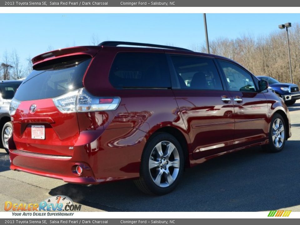 2013 Toyota Sienna SE Salsa Red Pearl / Dark Charcoal Photo #5