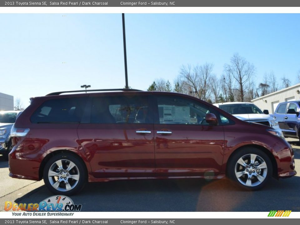 2013 Toyota Sienna SE Salsa Red Pearl / Dark Charcoal Photo #6