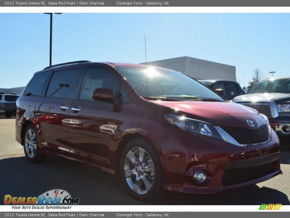 2013 Toyota Sienna SE Salsa Red Pearl / Dark Charcoal Photo #7
