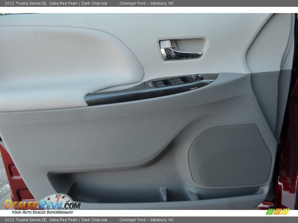 2013 Toyota Sienna SE Salsa Red Pearl / Dark Charcoal Photo #8